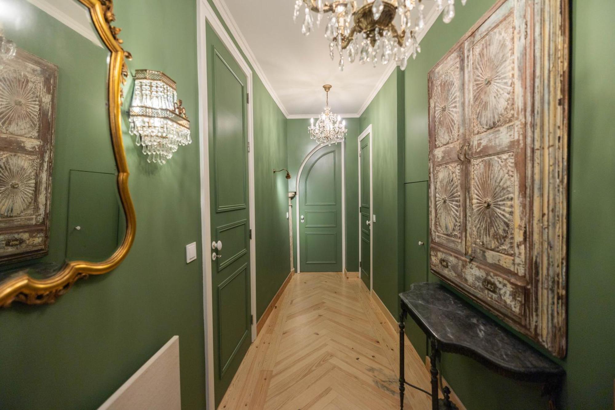 Modern Belle Epoque *